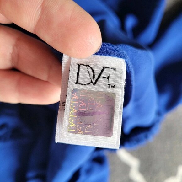 Diane Von Furstenberg Womens Blouse 100% Silk Blue Elegant Size M Medium - Picture 7 of 8